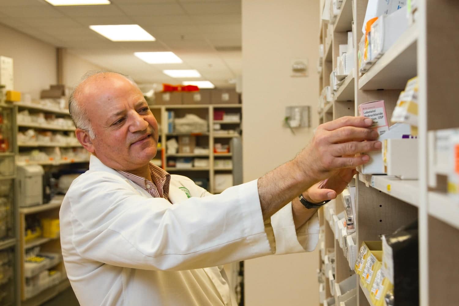 who knows more about medications doctors or pharmacists